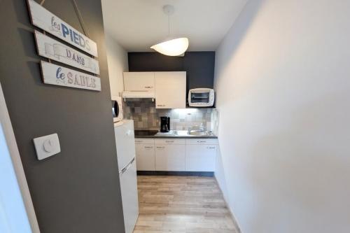 Centrally located apartment 50m from the beach - image 2