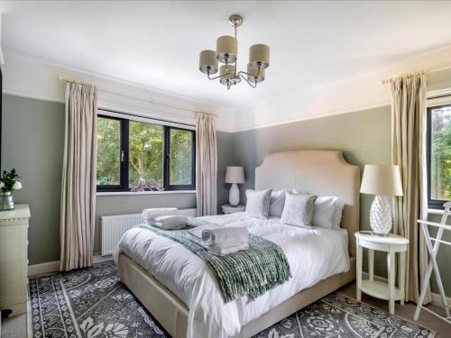 Iekārtas, 5 Bed in Lymington oc-88733 in Hordle