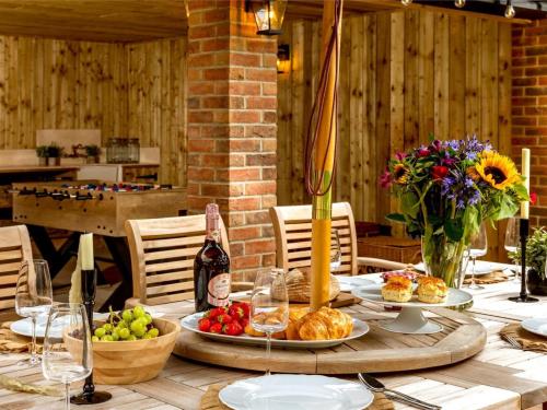 Iekārtas, 5 Bed in Lymington oc-88733 in Hordle