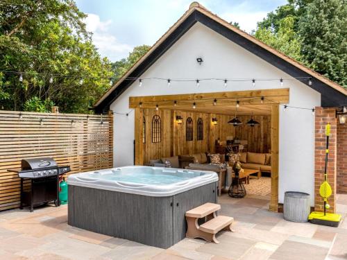 Iekārtas, 5 Bed in Lymington oc-88733 in Hordle