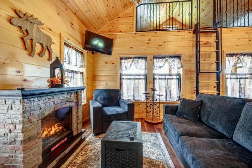 Hike, Hunt & Golf! Cabin on 4 Acres in Naples in Neiplsa (NY)