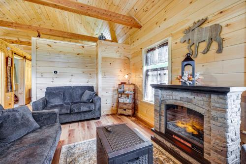 Hike, Hunt & Golf! Cabin on 4 Acres in Naples in Neiplsa (NY)