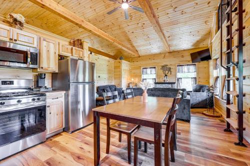 Hike, Hunt & Golf! Cabin on 4 Acres in Naples in Naples (NY)