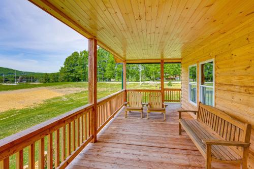 Hike, Hunt & Golf! Cabin on 4 Acres in Naples in Naples (NY)