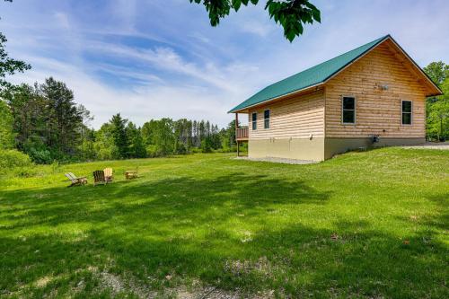Hike, Hunt & Golf! Cabin on 4 Acres in Naples in Naples (NY)
