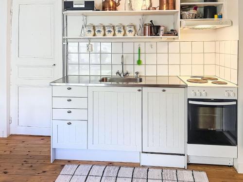 кухня, Holiday Home Torpet i Småland by Interhome (Holiday Home Torpet i Smaland by Interhome) in Fagerhult