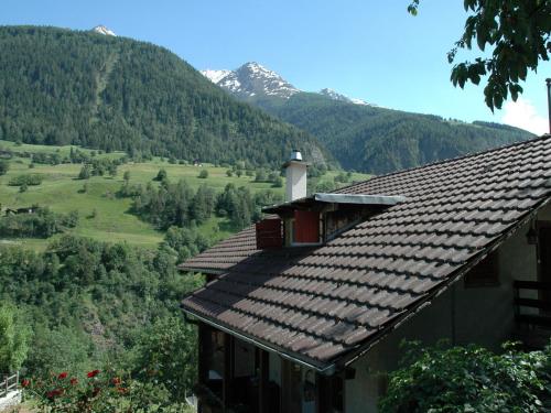 Chalet in M rel with Terrace Parking Furniture
