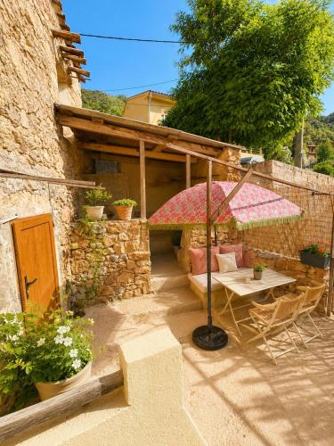 Dārzs, Maison au coeur du village, Mare e Monti in Serjēra