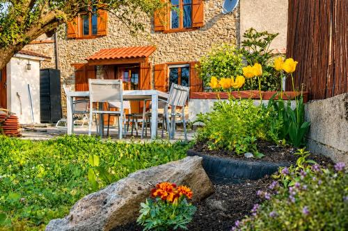 المنظر الخارجي, " Le Jardin des Cimes " Entrée Autonome - Wifi (" Le Jardin des Cimes " Entree Autonome - Wifi) in Aleu