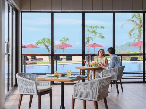餐厅, 铂尔曼龙目岛Merujani曼达利卡海滩度假村 (Pullman Lombok Merujani Mandalika Beach Resort ) in 龙目岛