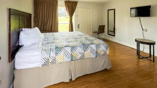 River Forest Inn - image 6