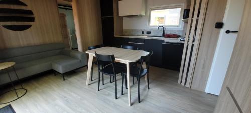 3 bedrooms, 6 beds