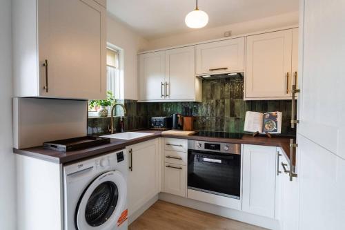Kelvin House, 3BR, Free Parking & Private Garden in Észak-Glasgow