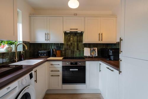 Kelvin House, 3BR, Free Parking & Private Garden in Észak-Glasgow
