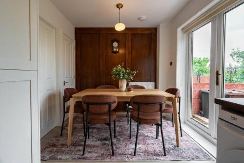 Kelvin House, 3BR, Free Parking & Private Garden in Észak-Glasgow