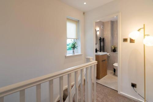 Kelvin House, 3BR, Free Parking & Private Garden in Észak-Glasgow
