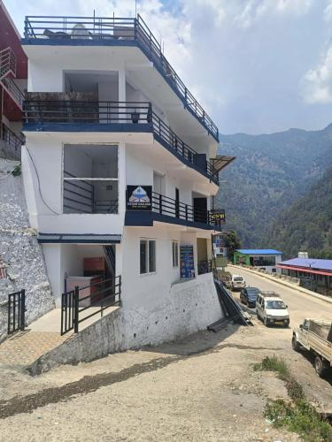 Trishool inn residency in Sersi