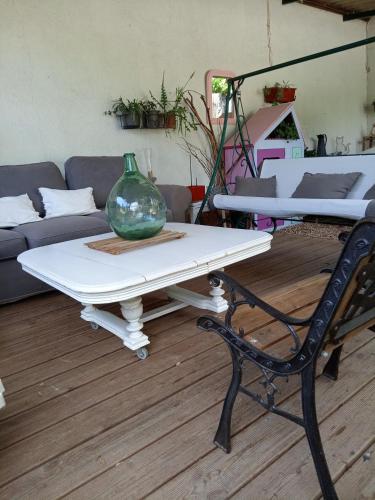 Instalações, Une chambre à la campagne (Une chambre a la campagne) in Puynormand