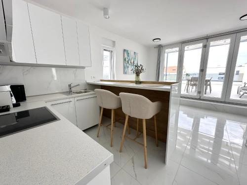 Beautiful new PalmTree Apartments in Vir