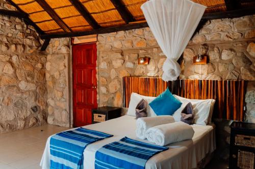 Kapika Waterfall Lodge in Otjivakuanda
