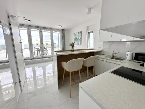 Beautiful new PalmTree Apartments in Vir