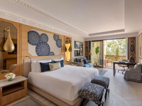 1 king bed, 2 twin beds