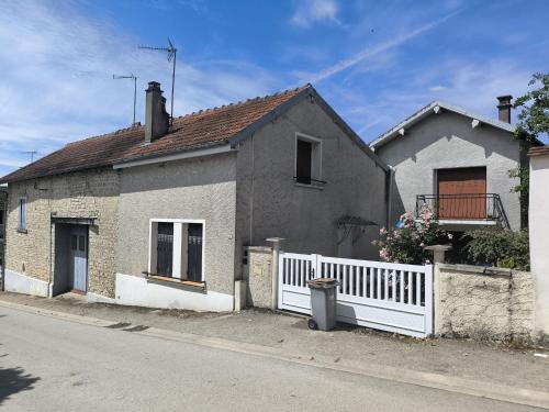 La Maison des Retrouvailles - Juvancourt - 9 pers in Laferte-sur-Aube