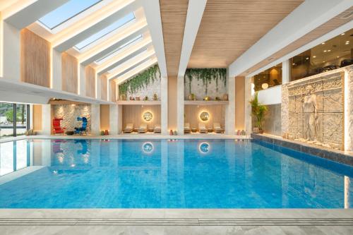 สระว่ายน้ำ, Mövenpick Hotel & Residences Teuta Kotor Bay (Q2 2026) in ริซาน