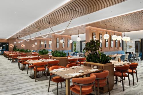 ห้องอาหาร, Mövenpick Hotel & Residences Teuta Kotor Bay (Q2 2026) in ริซาน