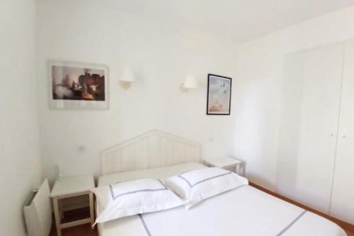 Apartment with pools and garden near the beach - image 2