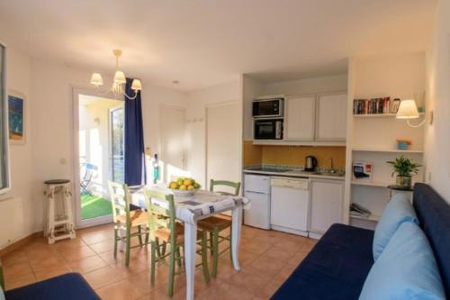 Appartement avec piscines et jardin proche plage
