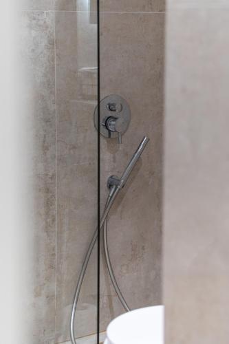 Luxury Koukaki Gem - Walk to Acropolis - Balcony - image 5