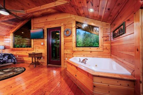 Black Beary Lodge・Hot Tub・Pool Table・Community Pool・Arcade - image 8