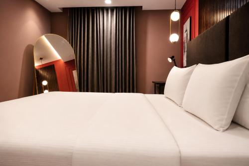 Goldcrest Mall & Residency - Family Three Bedroom Apartment - DHA Phase 4 - image 9