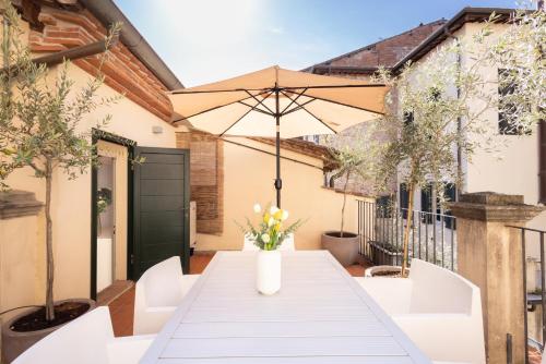 Arcobaleno Apartment in Center Town with Terrace