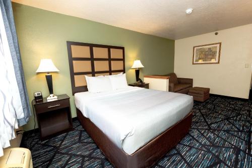 Quality Inn & Suites Marinette - Tap to explore photos
