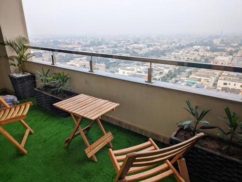 Goldcrest Mall & Residency - Family Three Bedroom Apartment - DHA Phase 4 - image 12