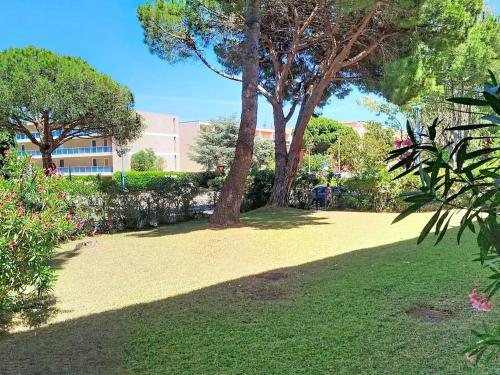 Charmant T2 à Bormes-les-Mimosas, proche plage et commerces, parking inclus, animaux acceptés - FR-1-610-82