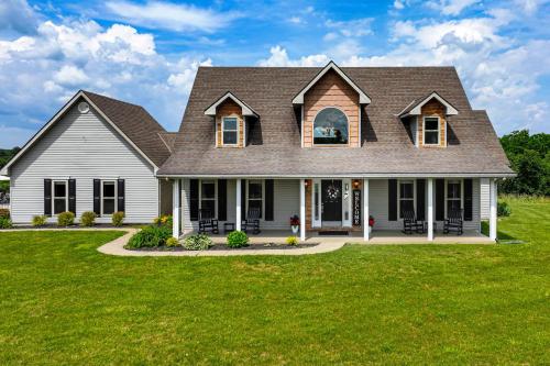 . Great for Groups! Corinth Gem w/ Game Room & Pool