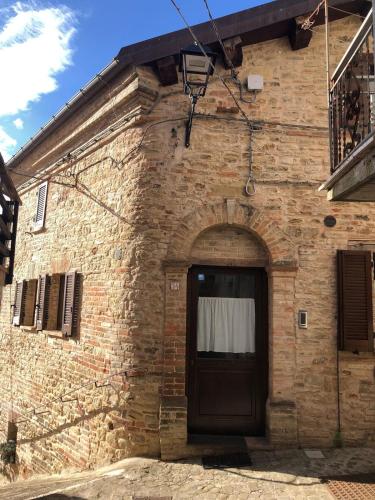 Vintage cozy apartment with 2 rooms in Smerillo