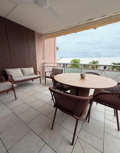 Appartement en résidence sécurisée - vue mer (Appartement en residence securisee - vue mer) in แบ มาโอล