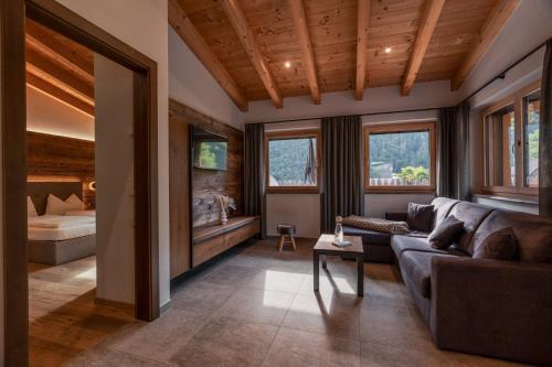 2 bedrooms, 4 beds