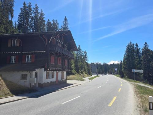 Sissepääs, Ferienwohnung Belaria in Valbella