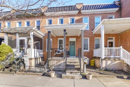 Inner Harbor Home w Private Parking Sleeps 8 in Locust Point