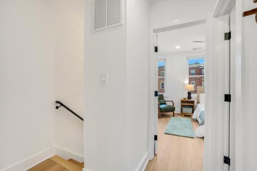 Inner Harbor Home w Private Parking Sleeps 8 in Locust Point