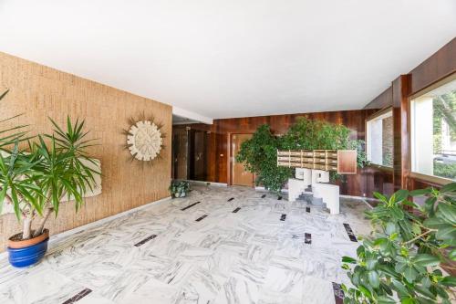 Beachfront Antibes Sea View 2 Bedrooms in Saramartel