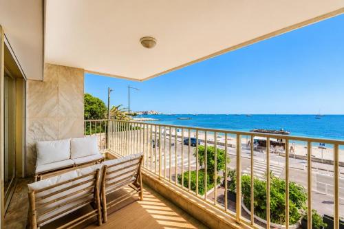 Beachfront Antibes Sea View 2 Bedrooms in Saramartel