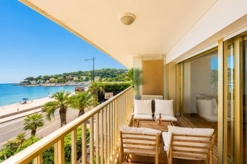 Beachfront Antibes Sea View 2 Bedrooms in Saramartel
