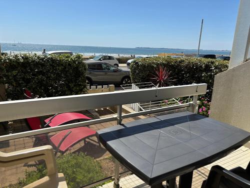 Face mer devant la plage des libraires terrasse Parking