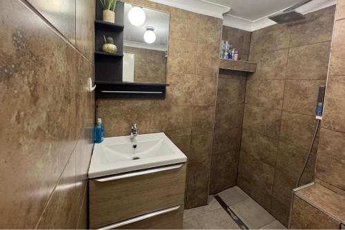 4 Bedroom Apartment Sleeps 14 with Balcony - main image
